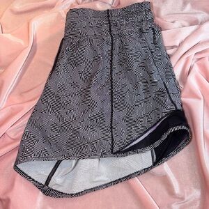 Lululemon SeaWheeze 2020 Entry Shorts – Hotty Hot Short – Size 6 Tall – NWOT